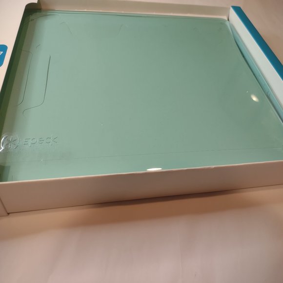 Speck SeeThru Hardshell Glossy case for MacBook Pro 13 inch - Picture 3 of 7